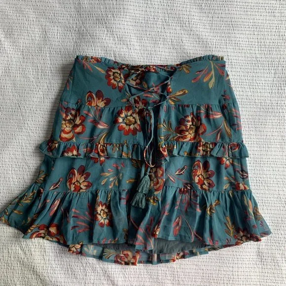 Tularosa Jessie Skirt in Dusty Blue Floral - Picture 4 of 6